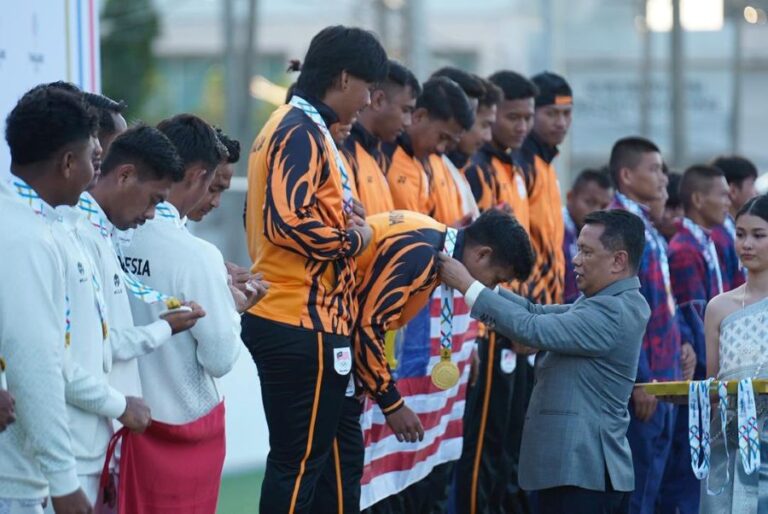 Emas pertama Malaysia